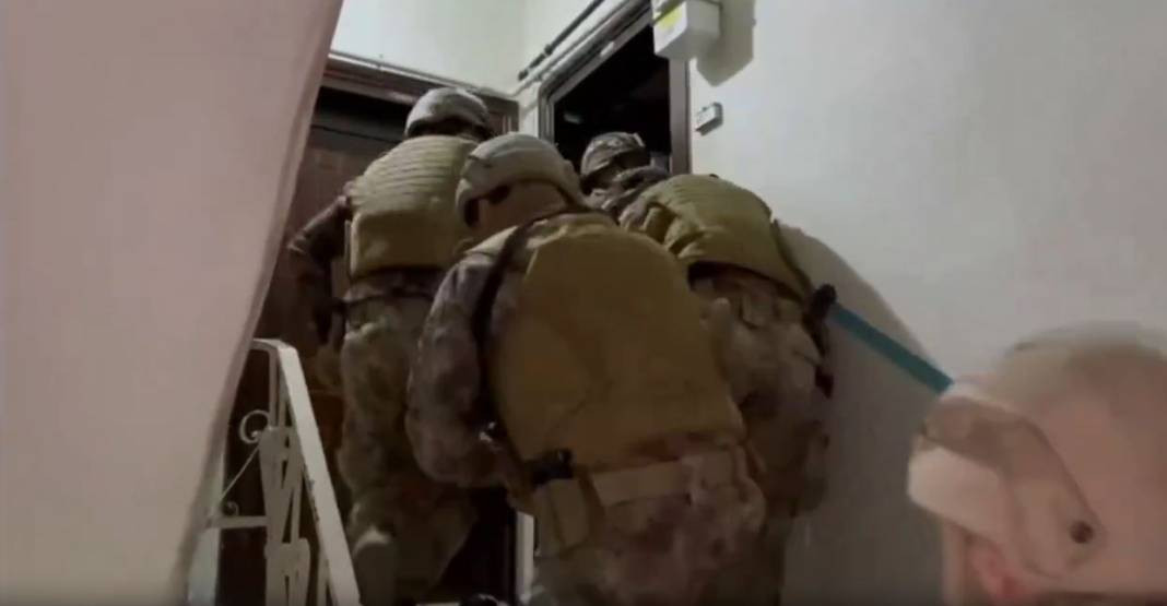 İstanbul’un 5 ilçesinde ‘Mahzen-33’ operasyonu: 16 gözaltı - Resim: 17